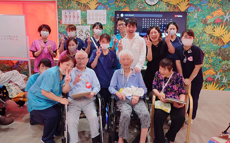 敬老会とお誕生日会、お別れ会を開催しました。